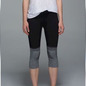 Lululemon Seamlessly Street Crop Heathered Black and Gray Size 6